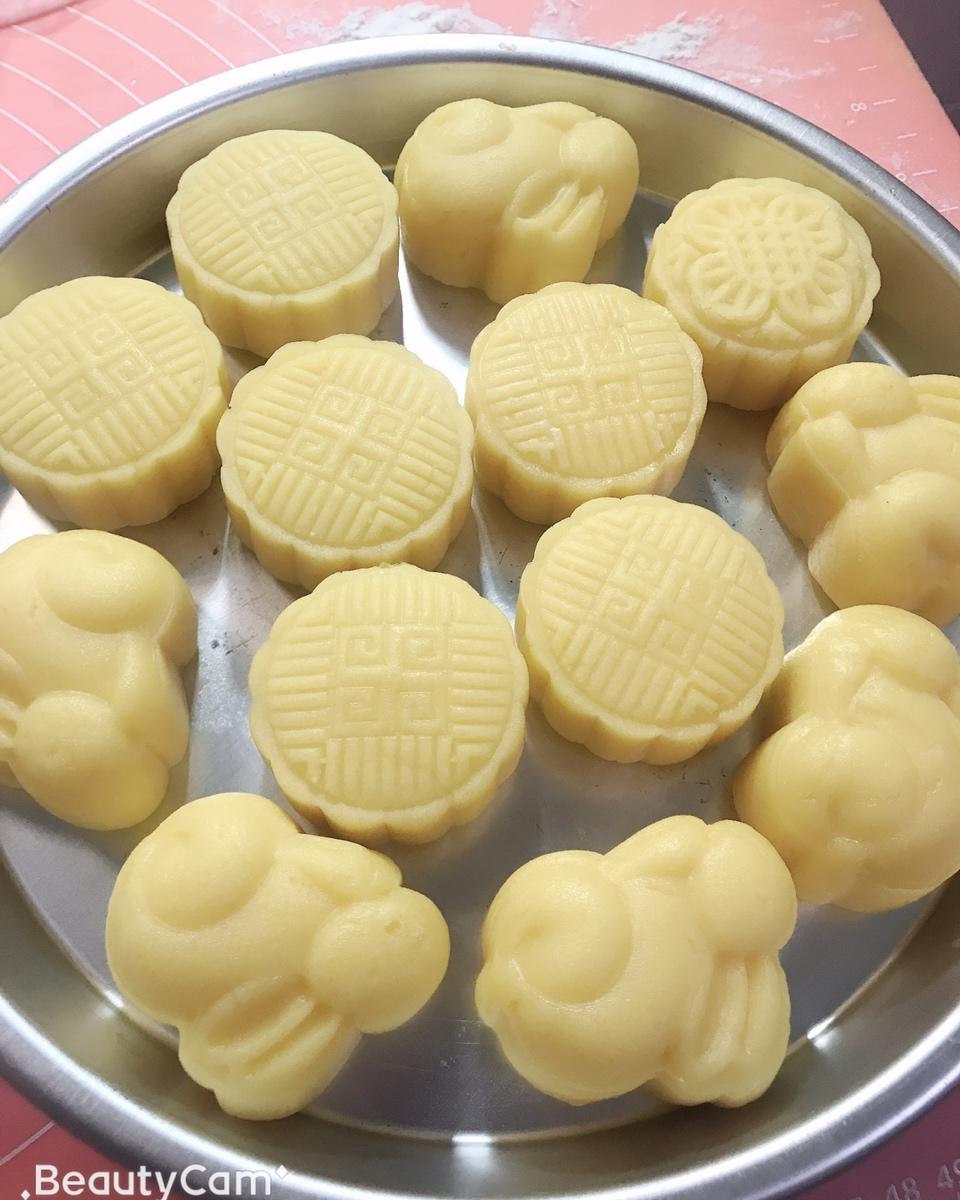 金沙奶黄流心月饼