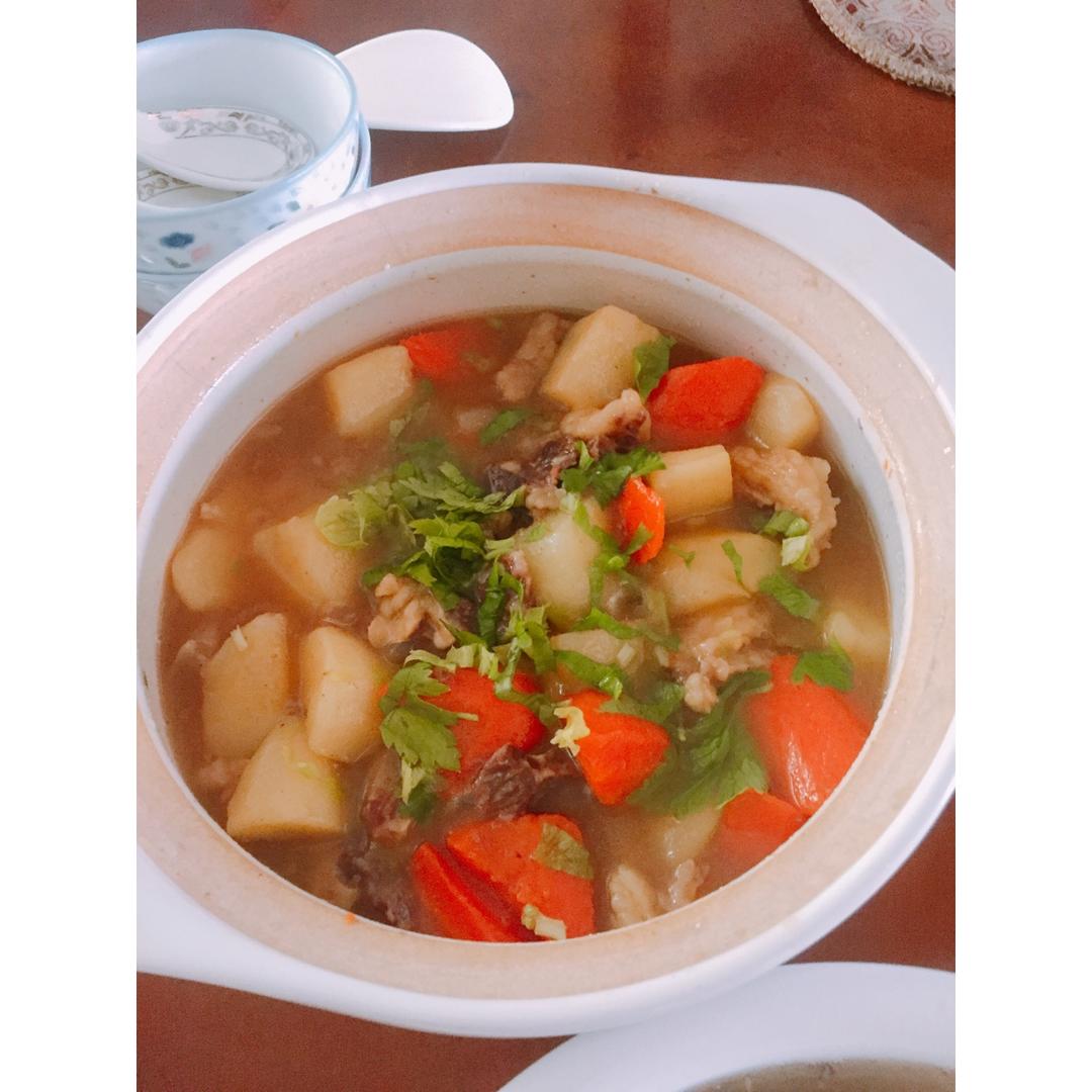 土豆牛腩煲