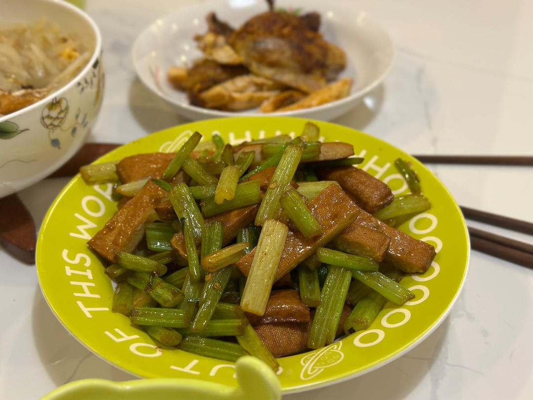 芹菜炒香干