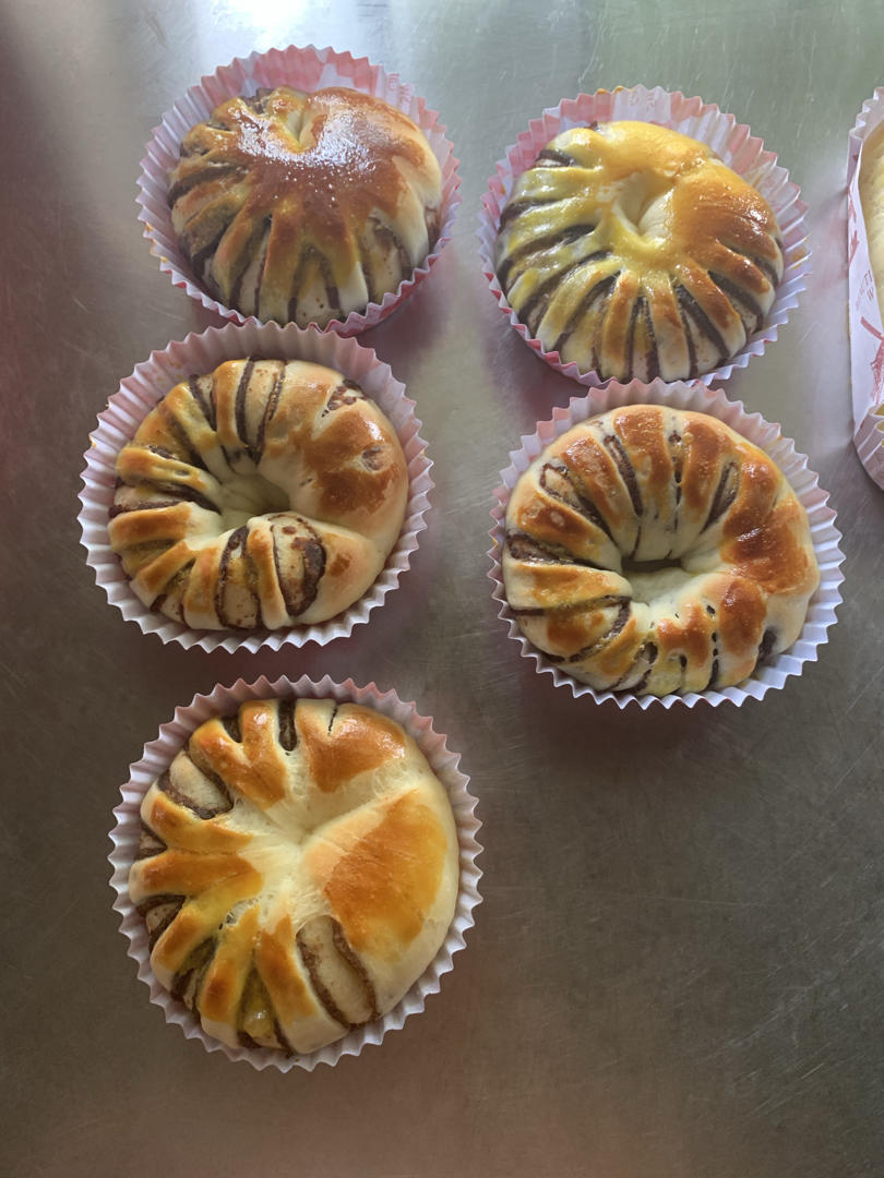 毛毛虫豆沙面包卷