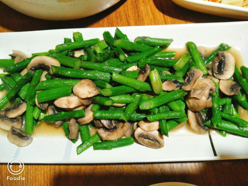 芦笋炒蘑菇