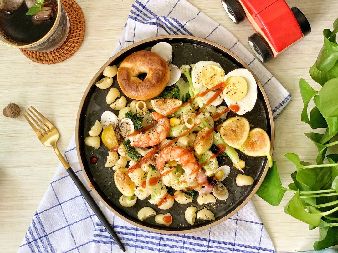 吃的欢快的健身减脂餐