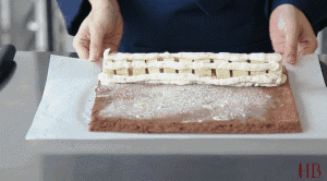 烘焙地球村——巧克力香蕉蛋糕卷的做法 步骤14