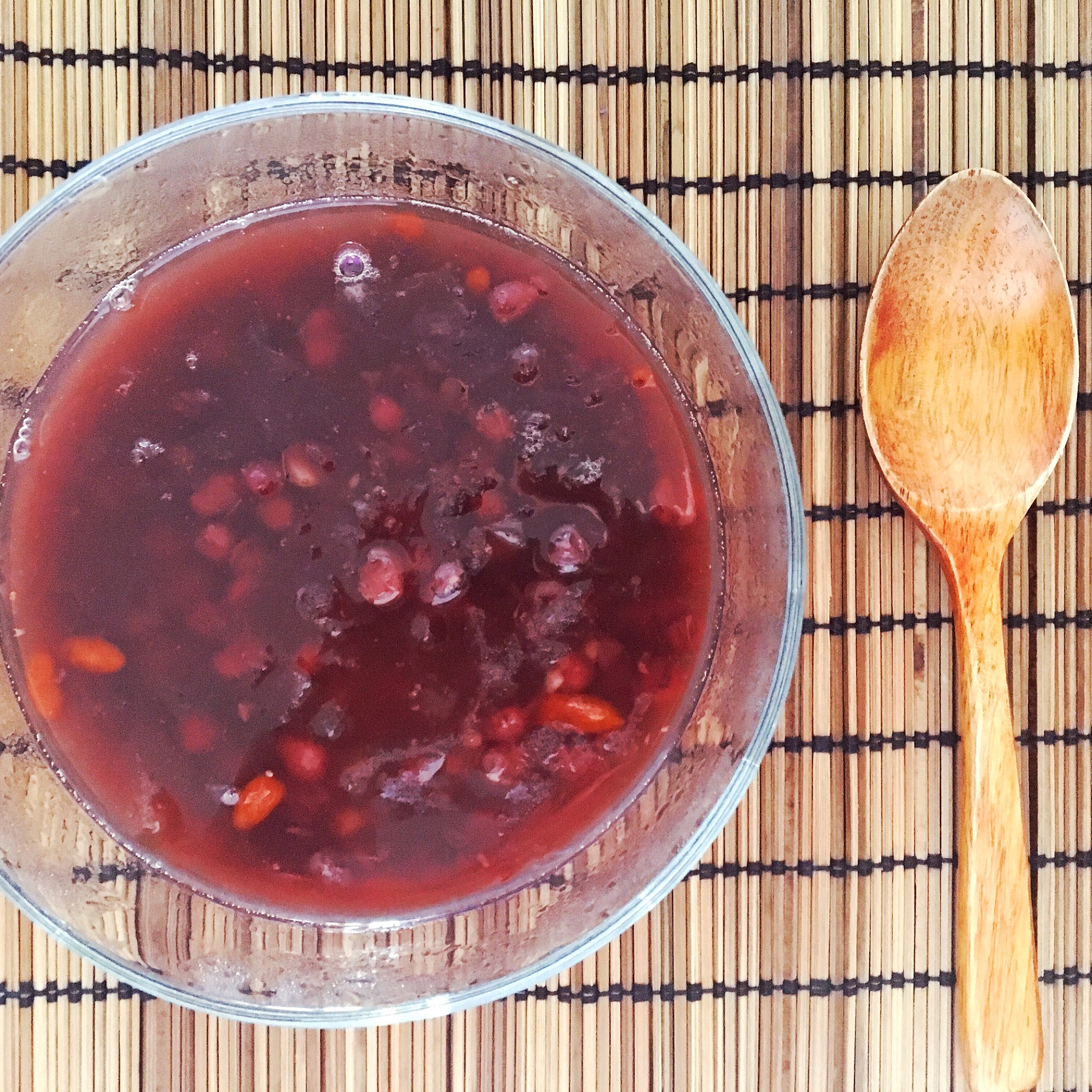 红豆枸杞银耳汤的做法