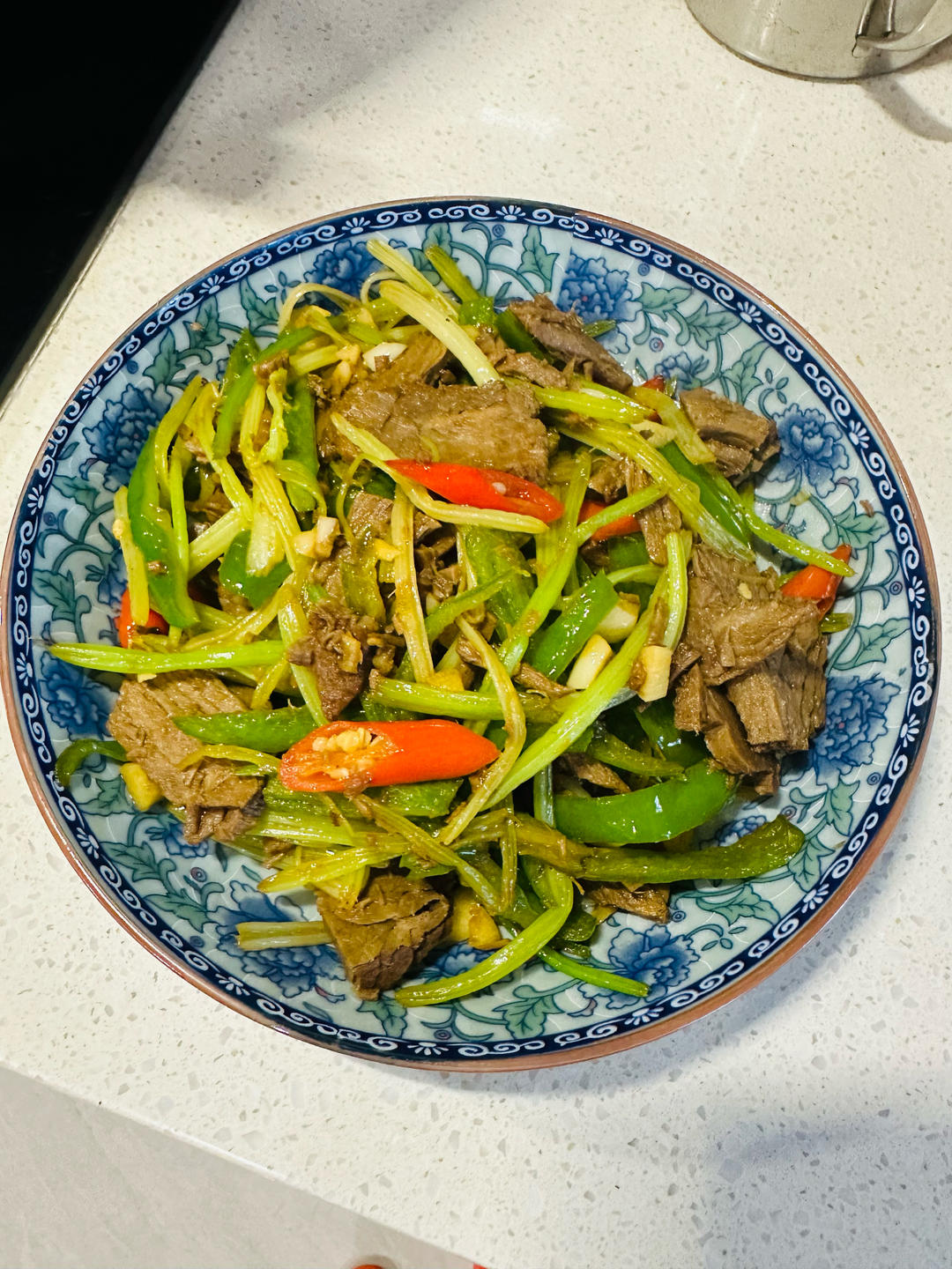下饭神器又来了，试试这道芹菜炒牛肉！！