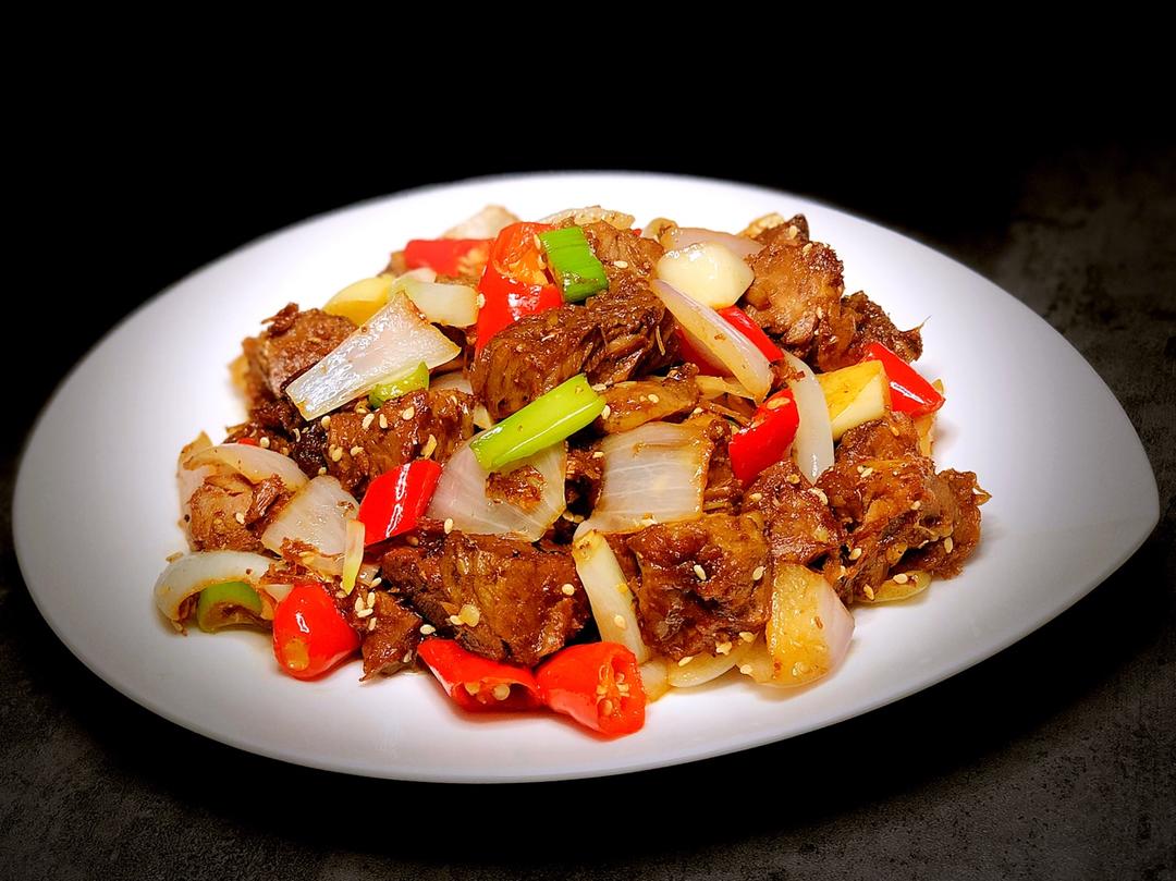 鹏妈在奔跑做的孜然洋葱炒牛肉粒