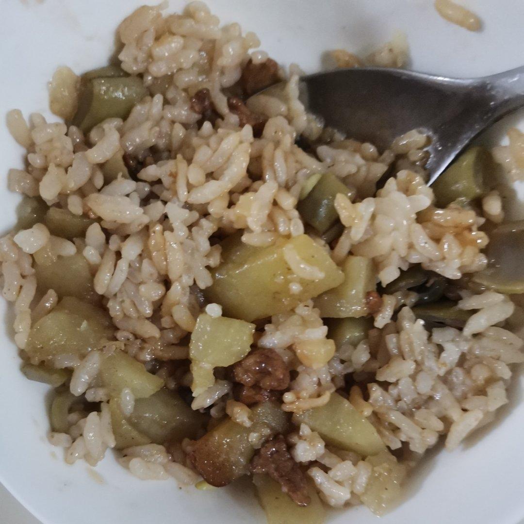 懒人豆角土豆焖饭「电饭锅版」