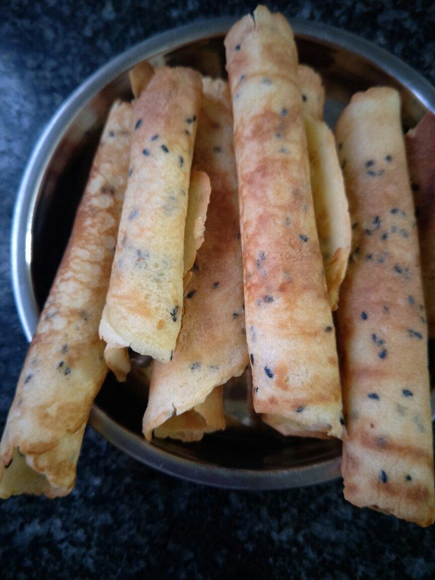 鸡蛋卷，平底锅就能做，酥到掉渣