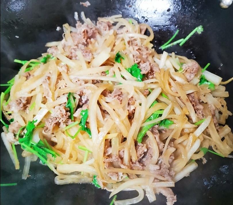 白萝卜丝炒羊肉的做法