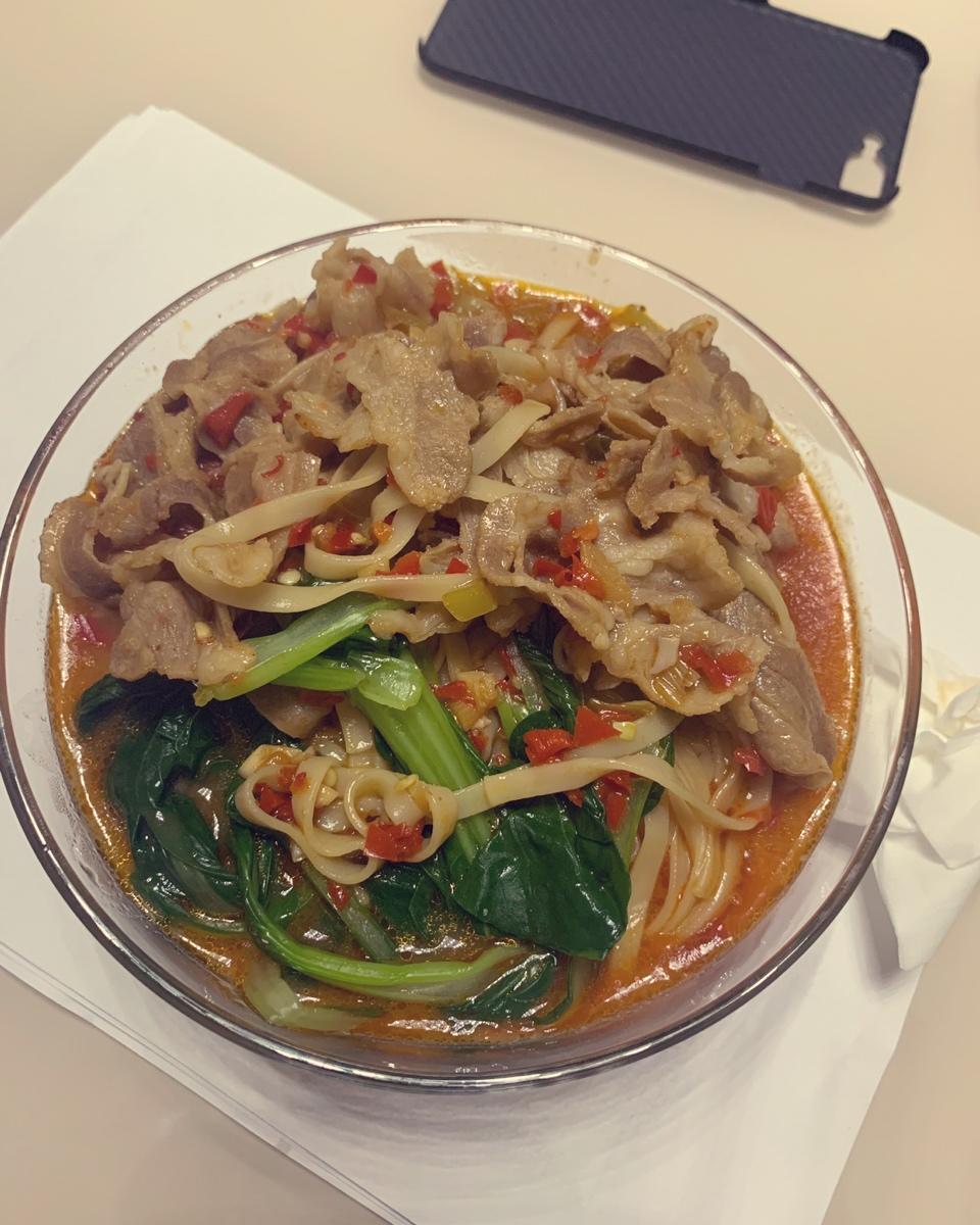 酸汤肥牛面，冬天来一碗暖暖的