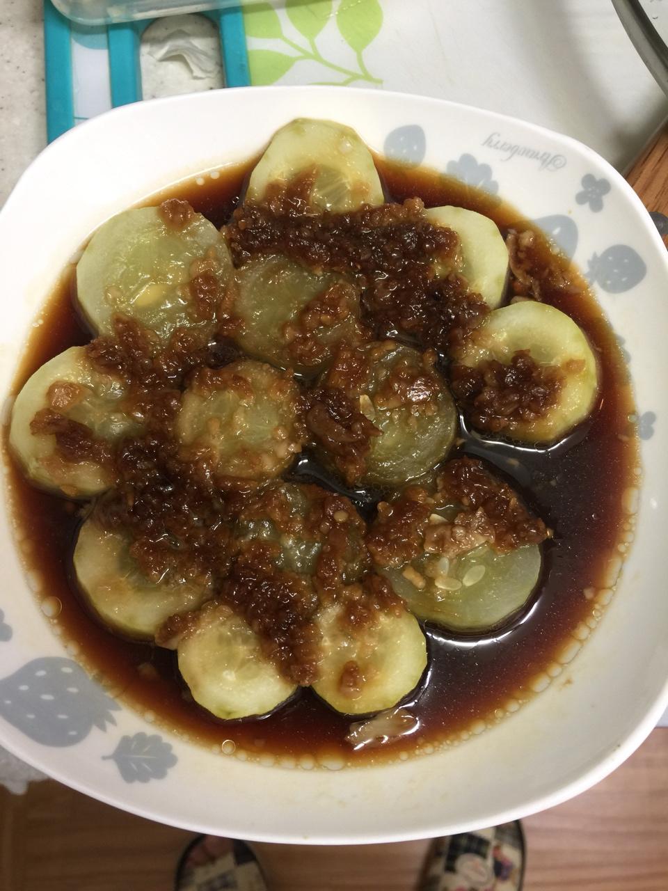 只需要五分钟就可以的美味蒜蓉蒸丝瓜