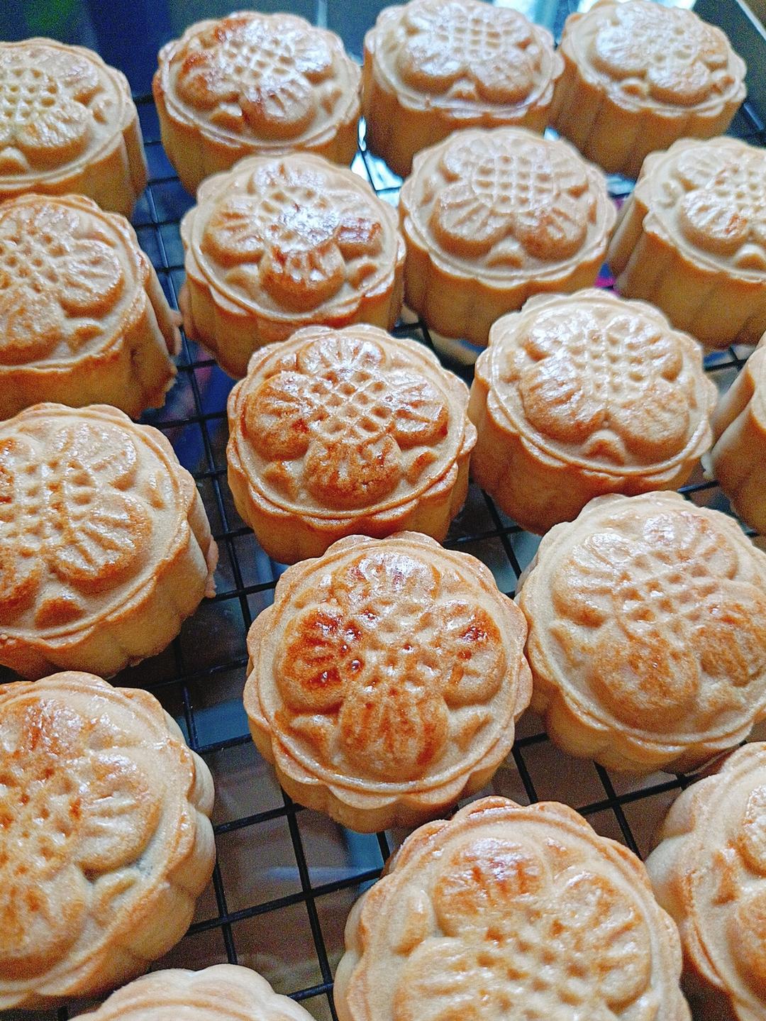 广式月饼（莲蓉蛋黄/豆沙蛋黄/凤梨）
