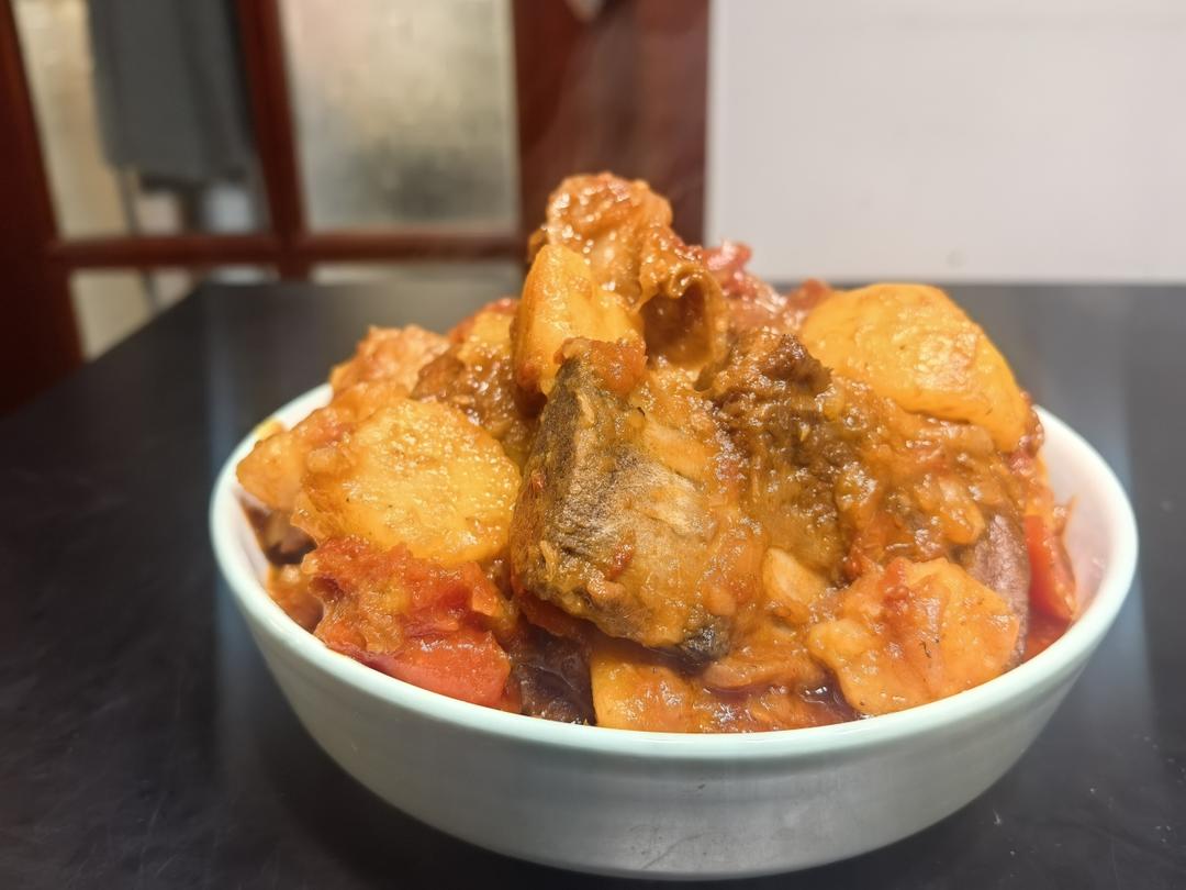 不加任何香料的红烧牛肋排段