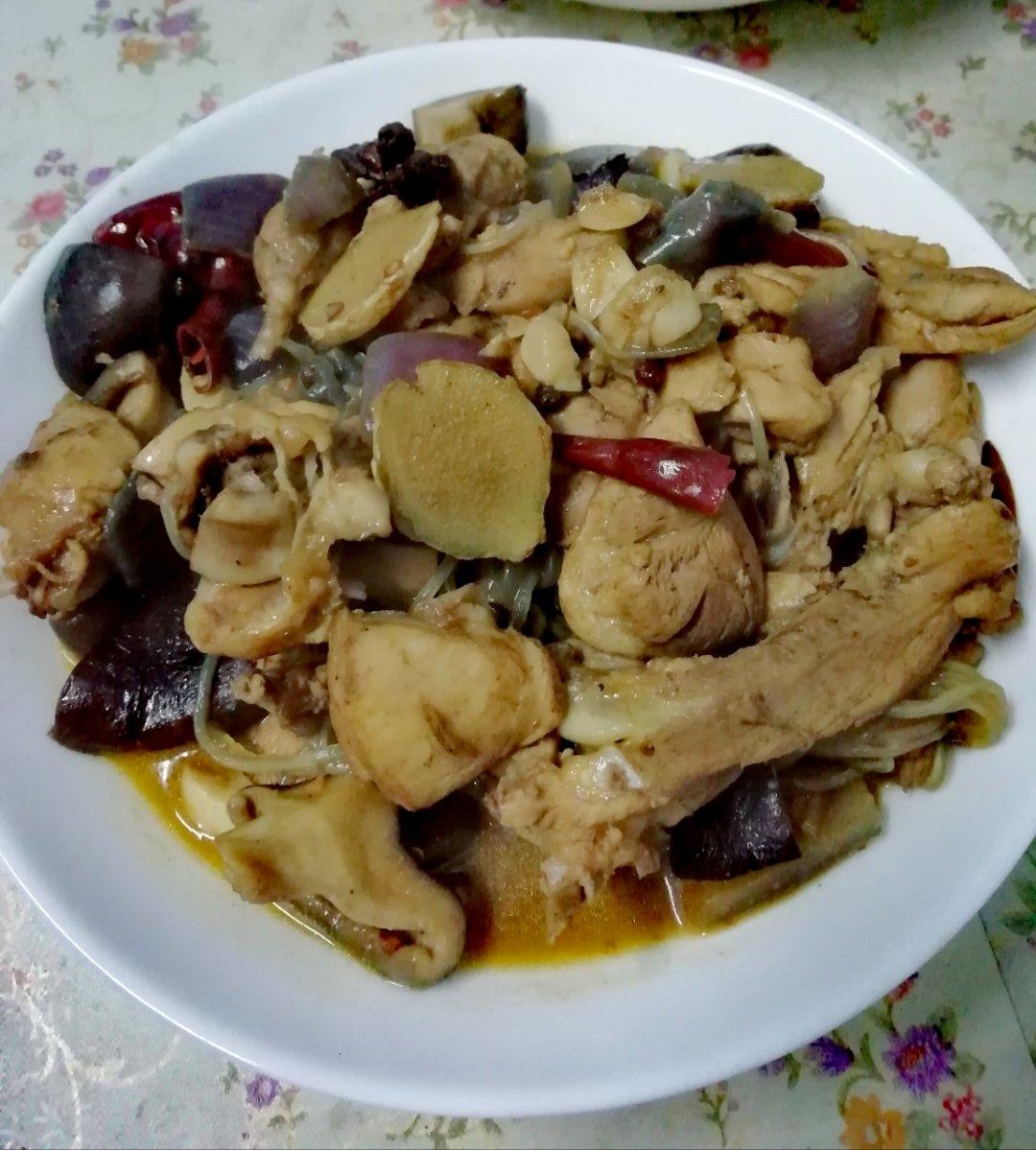 香菇土豆炖鸡肉