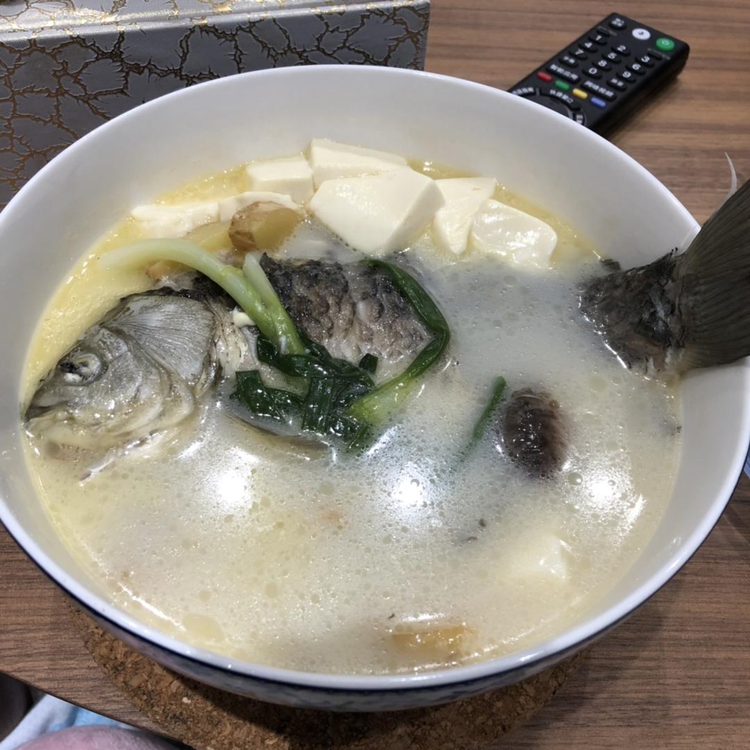鲫鱼豆腐汤