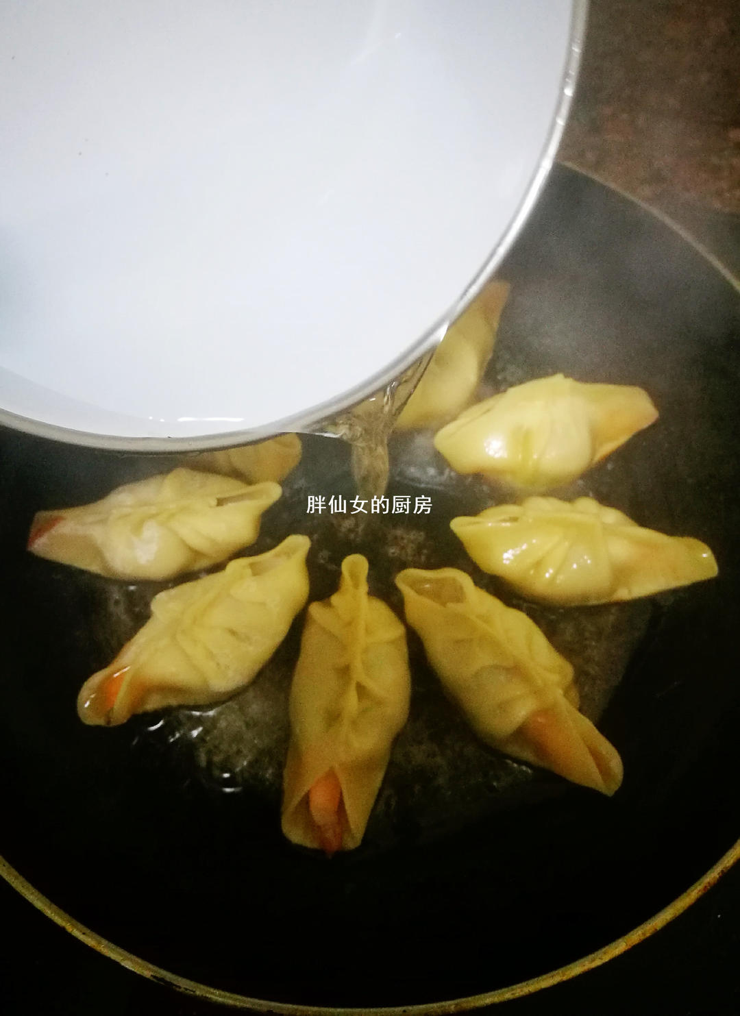 看起来就很炫酷的鲜虾抱蛋煎饺的做法 步骤5