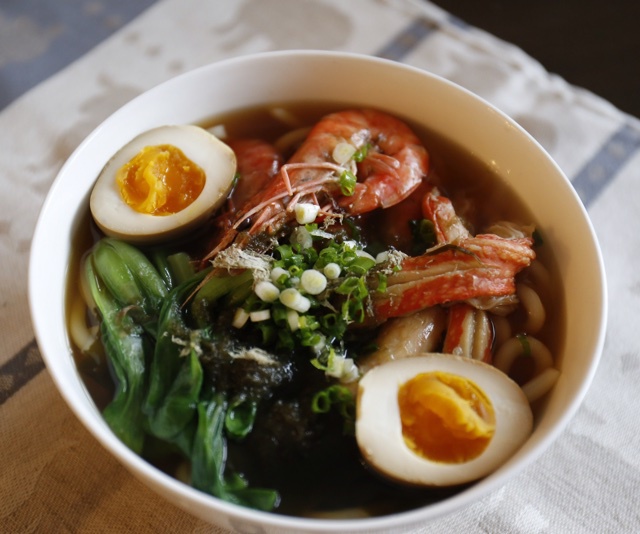 不持有的乐生活做的海鲜乌冬面