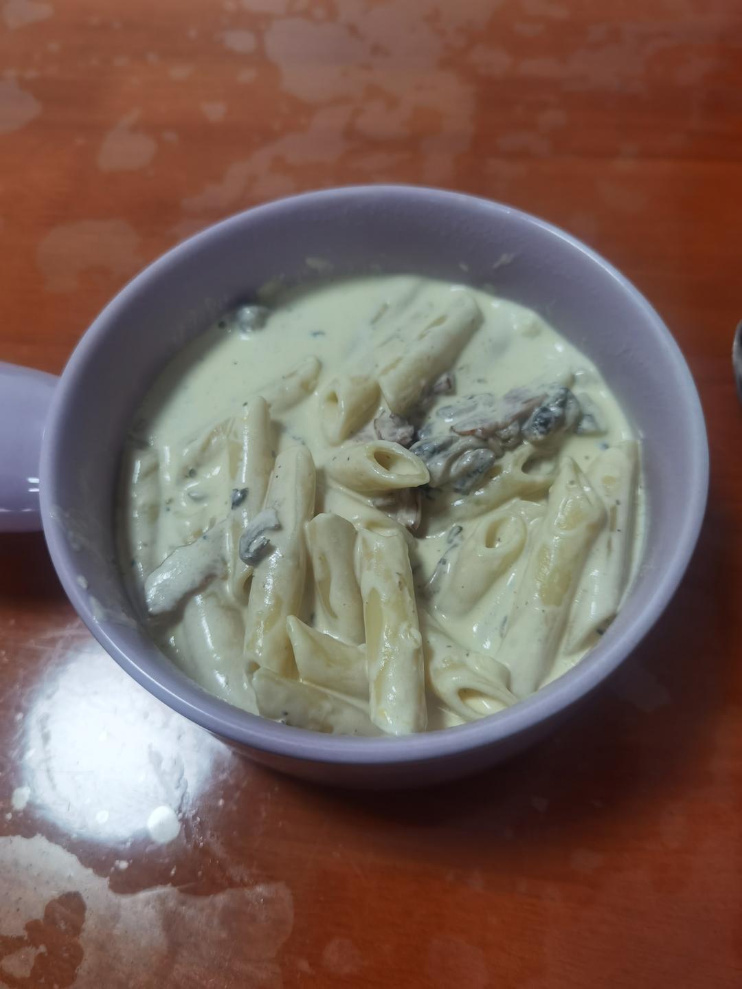 奶油蘑菇培根意大利面