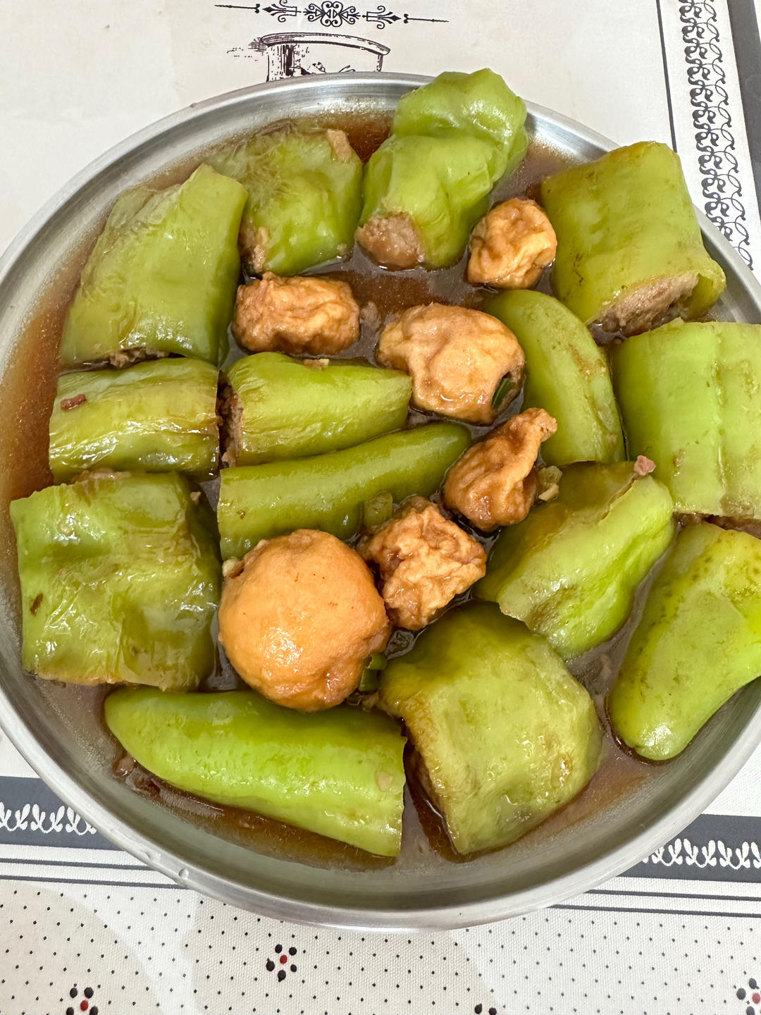 下饭菜“青椒酿肉”，香糯多汁鲜嫩下饭