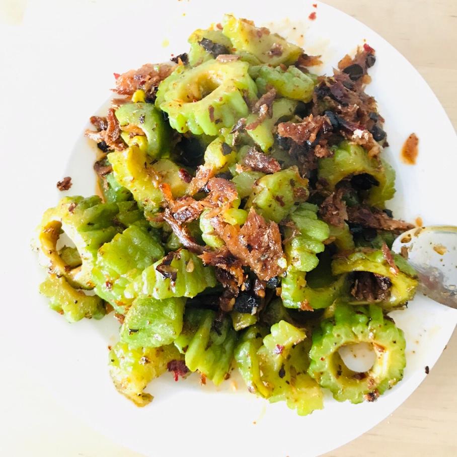 豆豉鲮鱼炒苦瓜