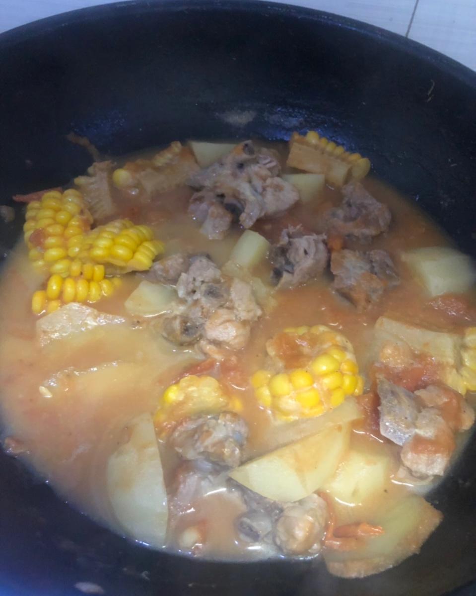 番茄土豆玉米排骨汤