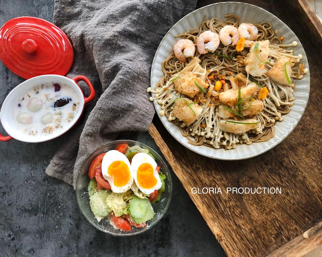 减肥餐｜荞麦面10钟吃法｜蒜蓉龙利鱼金针菇荞麦面的做法