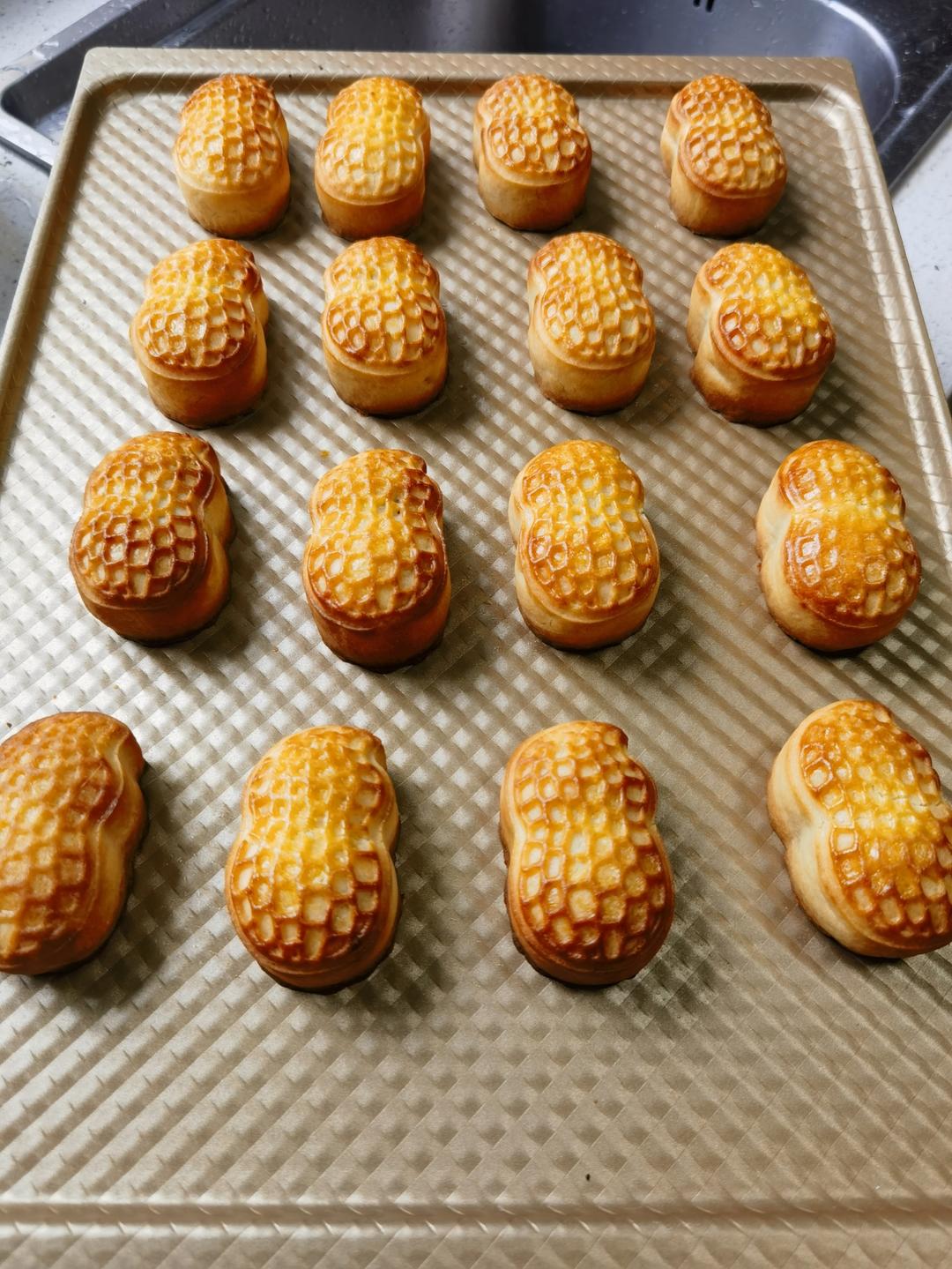 花生月饼（蜜酥皮包椰蓉红葡萄干馅）