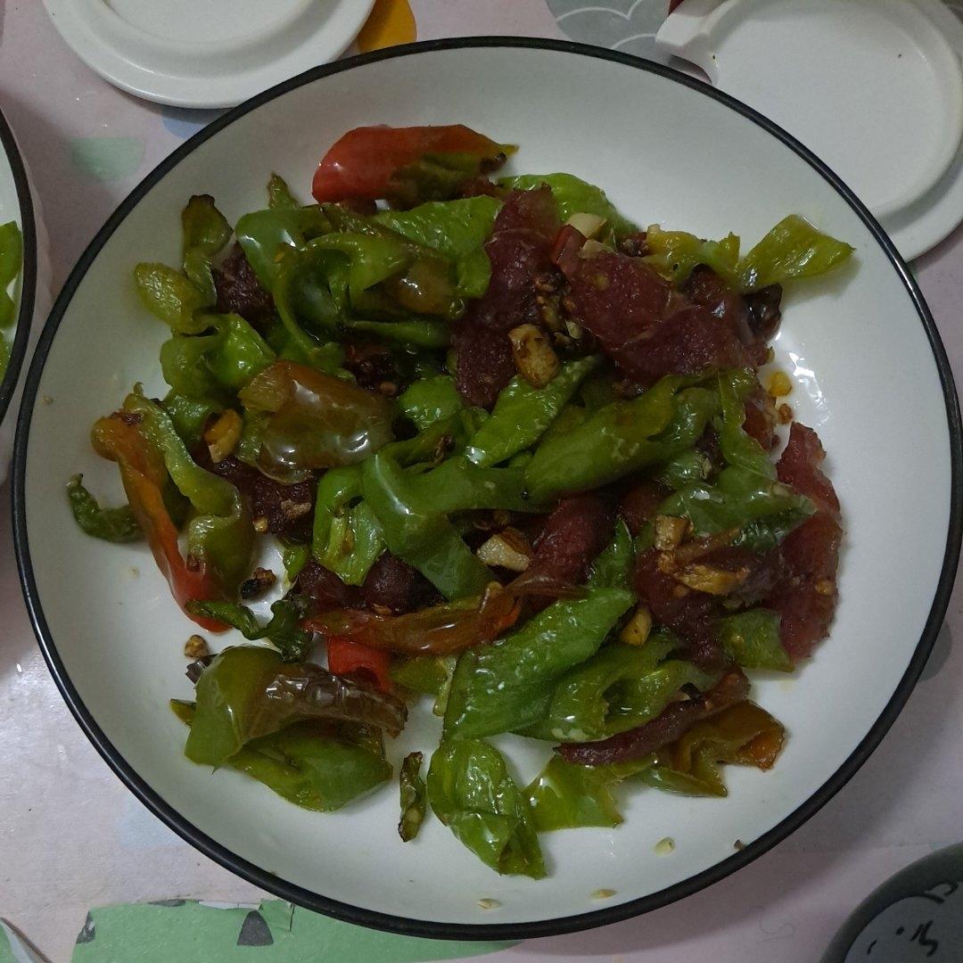 腊肠炒青椒