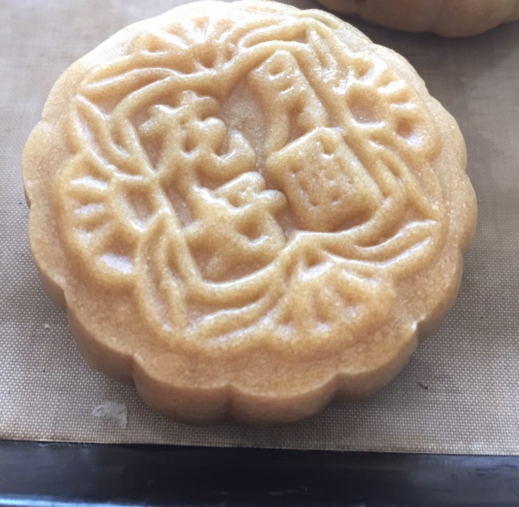 广式月饼－－蛋黄豆沙月饼