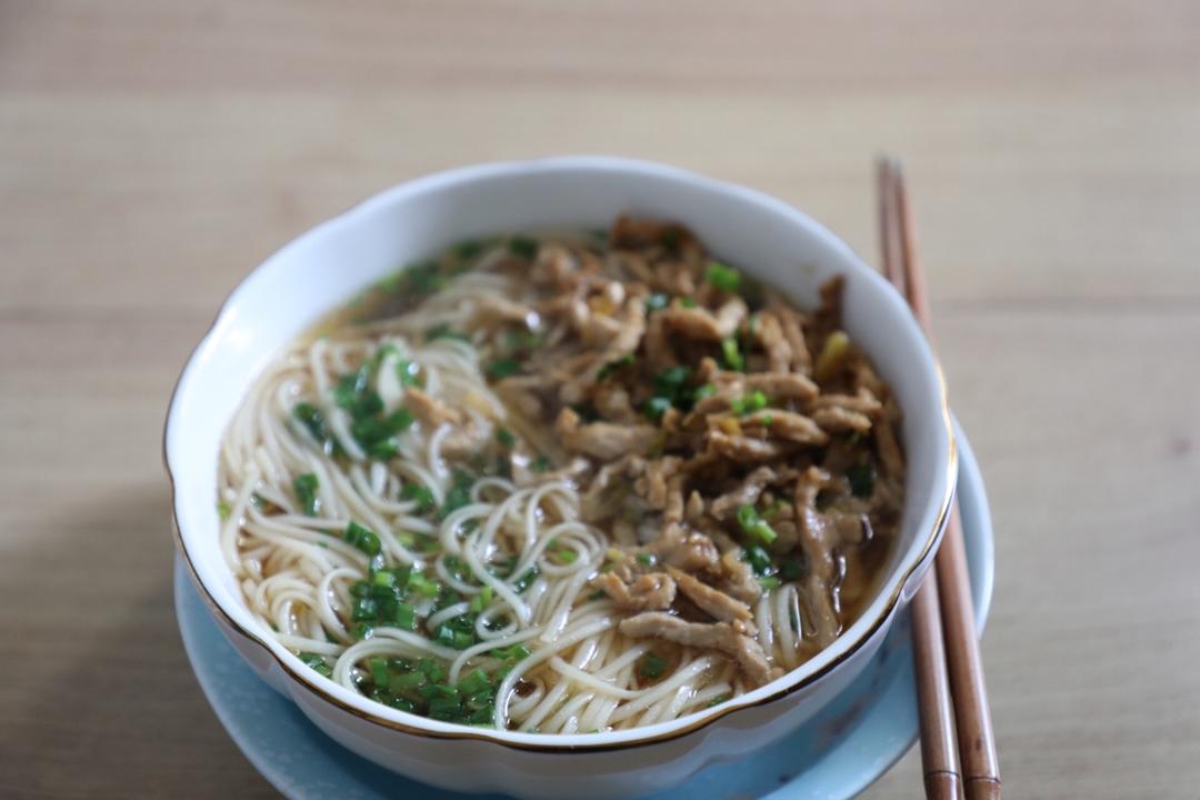 超好吃的青菜肉丝面