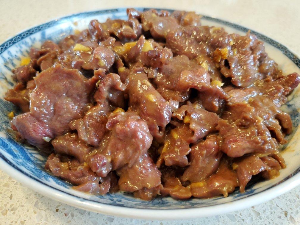 用最简单的秘方制作最美味的牛腱！