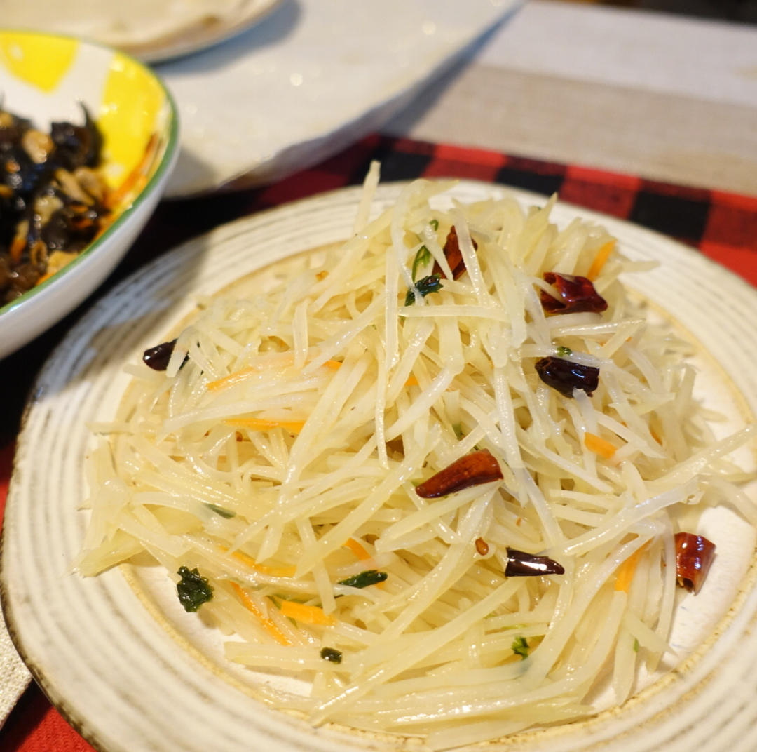 安娜贝尔_做的呛拌土豆丝——夏季吃凉菜要注意