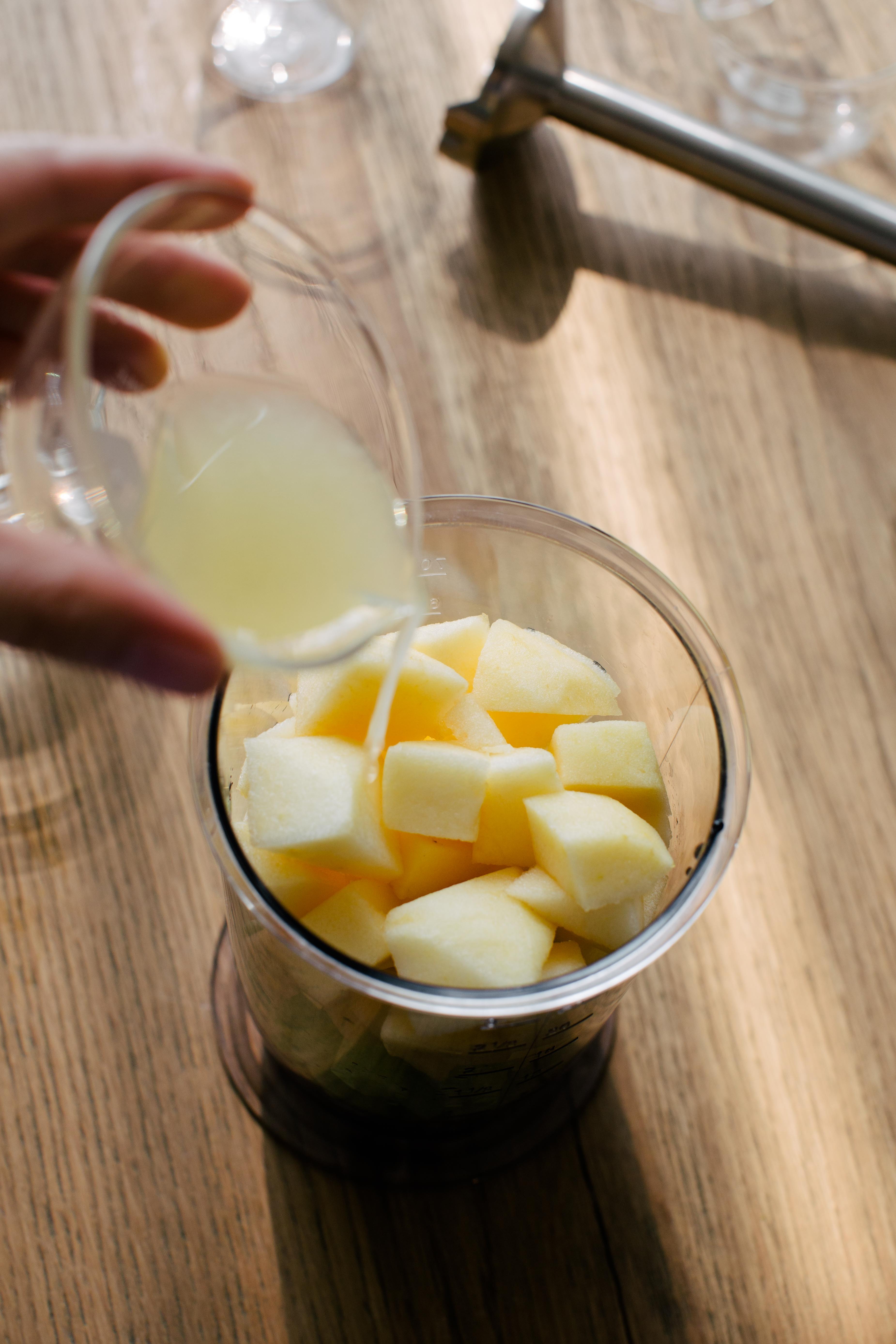[能量食堂]invigr悦型-苹果菠菜西芹混合果蔬汁的做法 步骤5