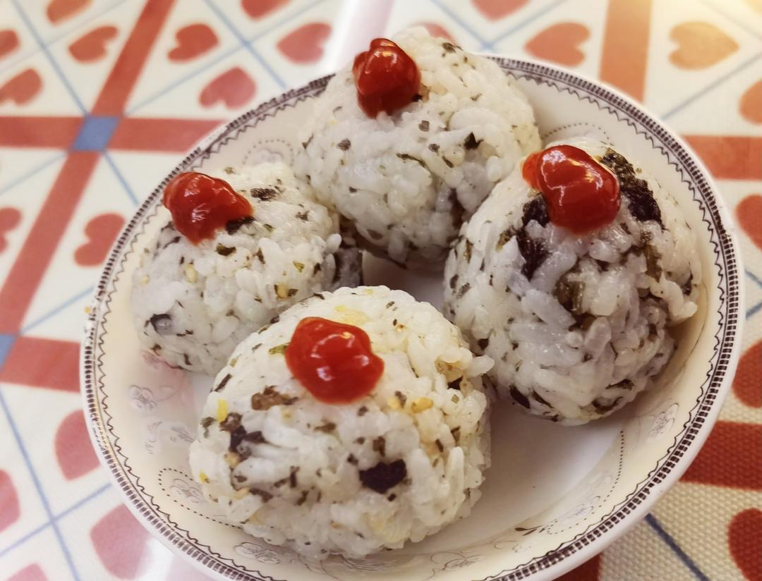 5分钟快手美食：紫菜饭团