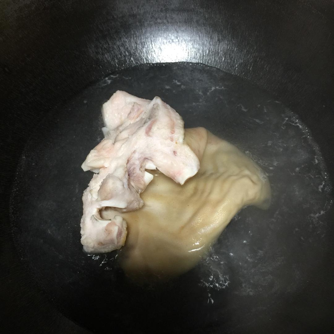 卤猪耳朵