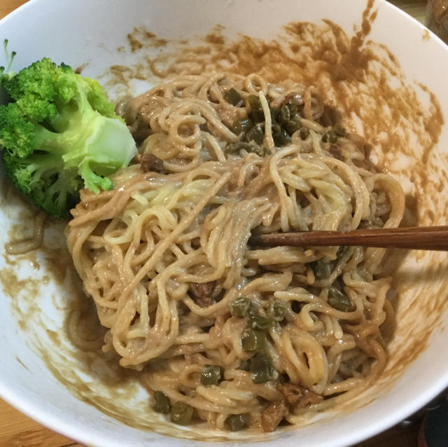 热干面酱汁调法/热干面
