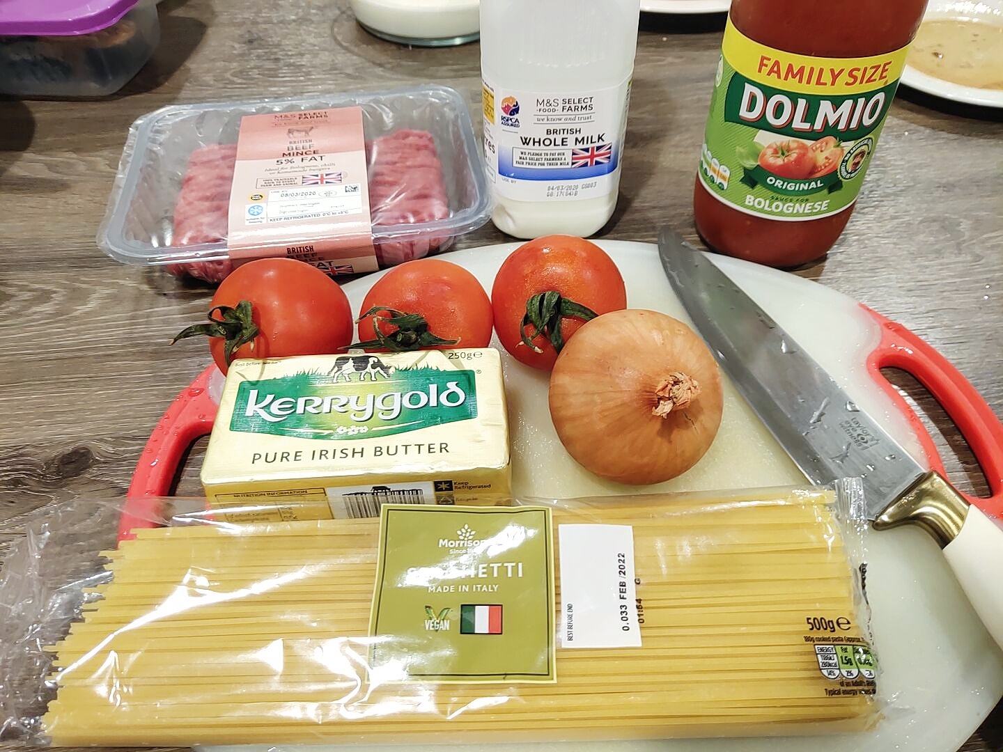 留学生必备主食--番茄肉酱意面🍝的做法 步骤1