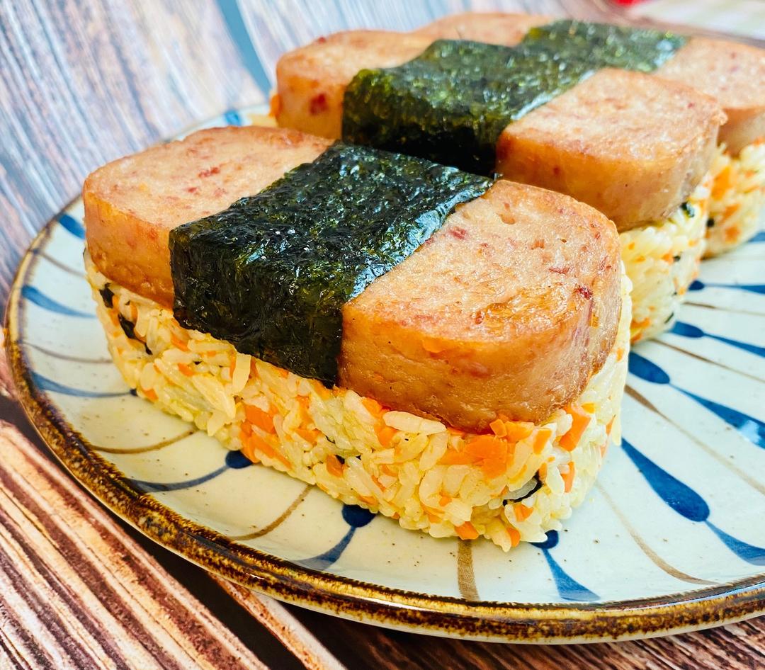 好吃到哭的午餐肉饭团！！一次就爱上！！的做法