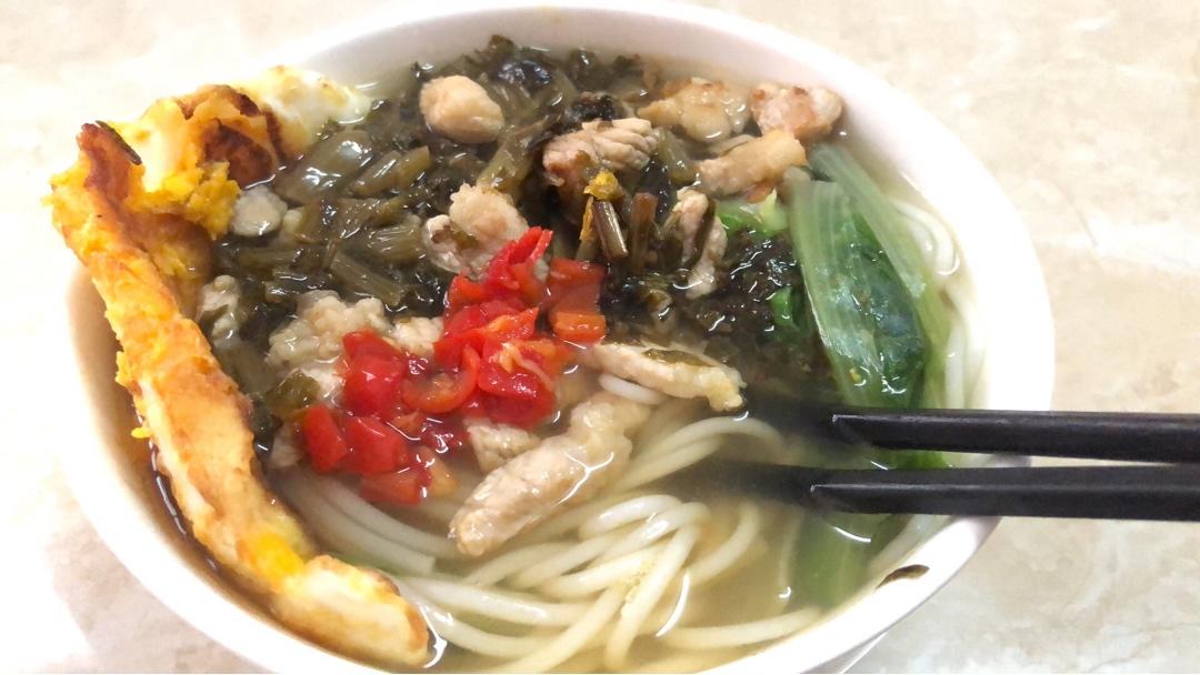 朋友嗦了这碗江西米粉，一学就会的酸菜米粉。