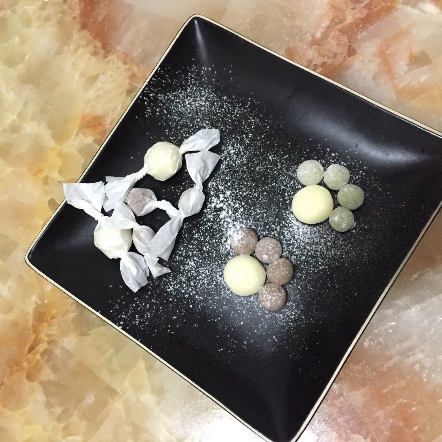 四种口味的五分钟牛乳糖—原味、巧克力、咖啡、抹茶