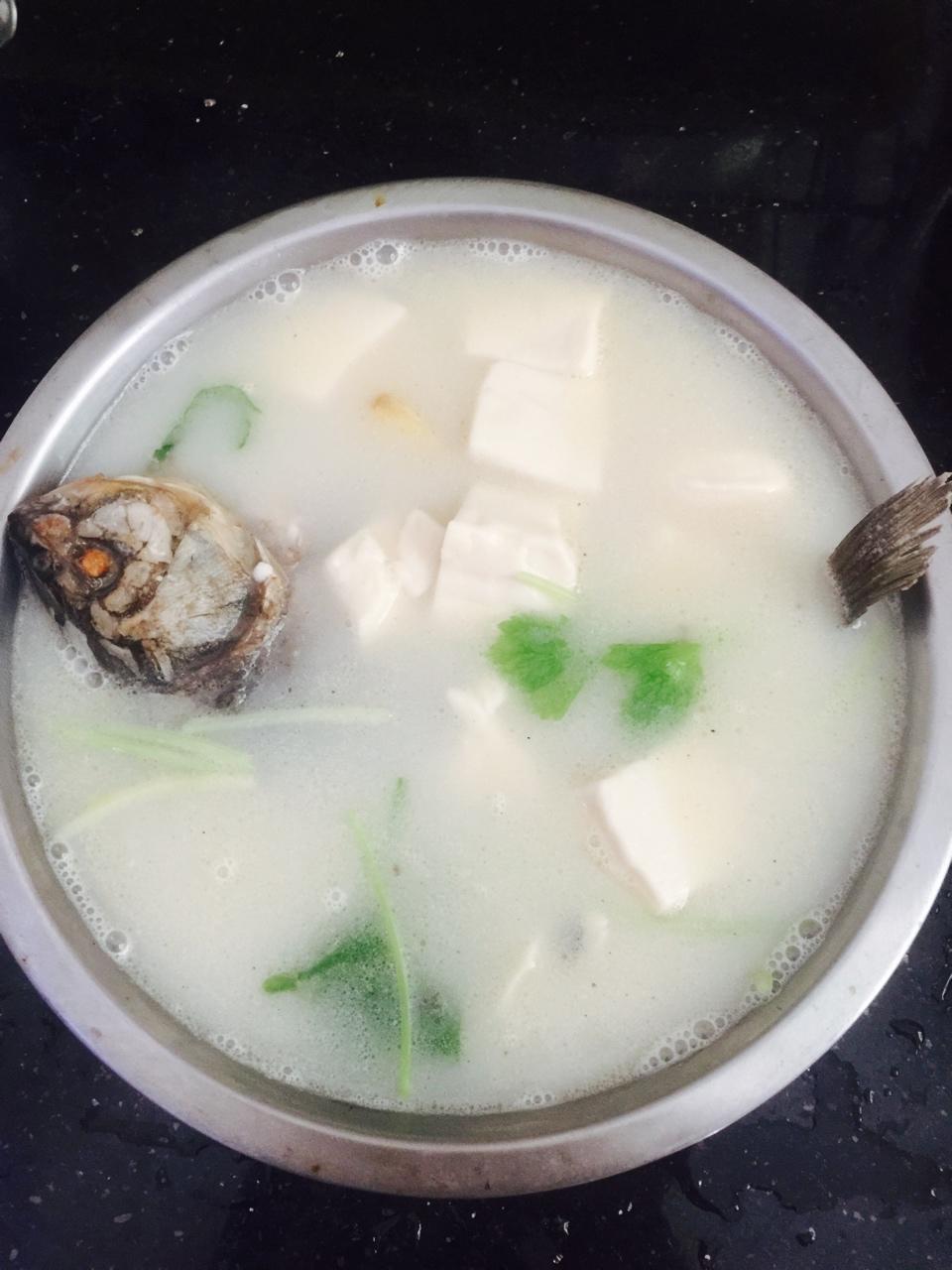 奶白色鲫鱼汤