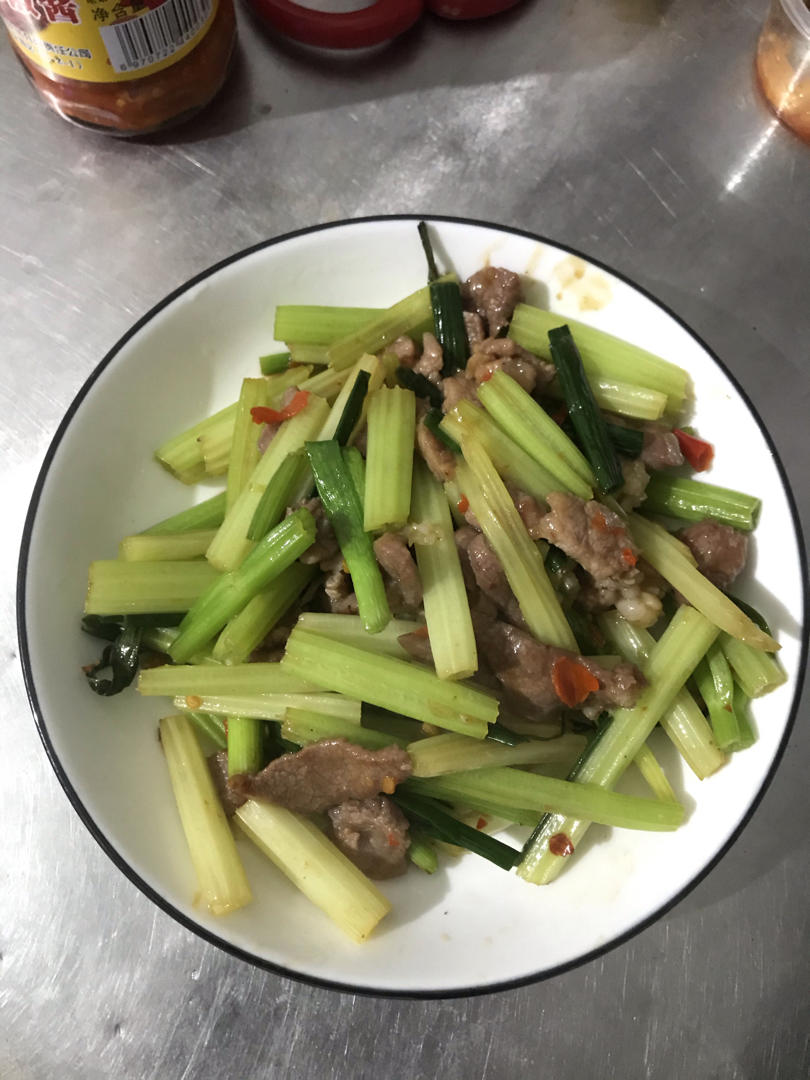 芹菜炒肉