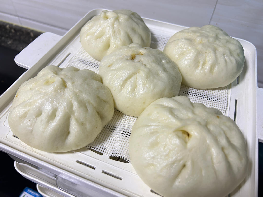 松软多汁的肉包子