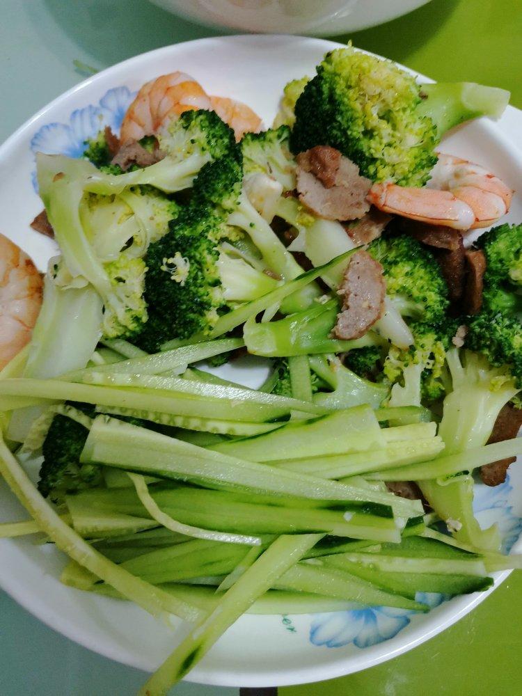 低脂低卡减脂餐～黑椒虾仁西兰花