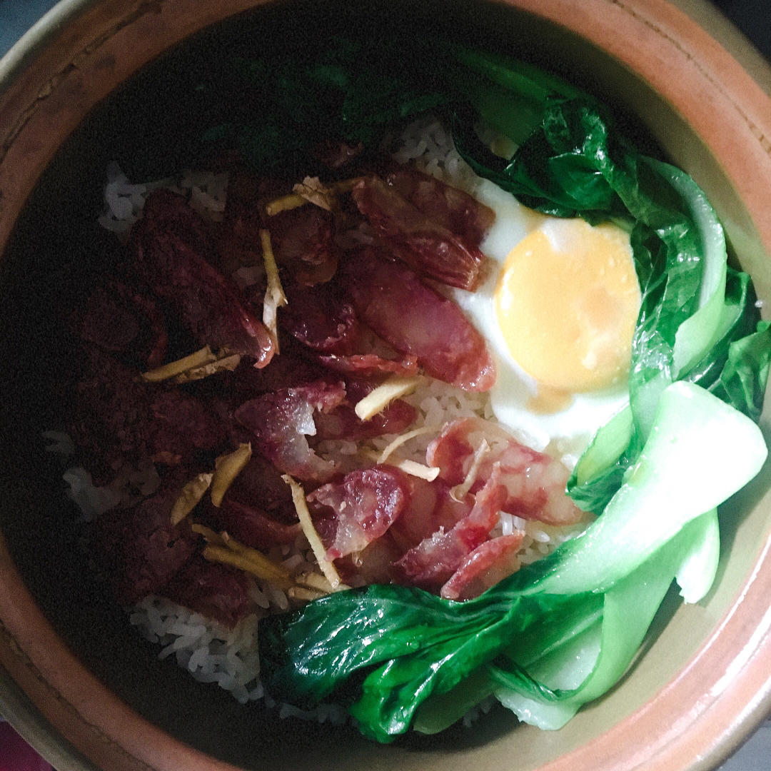 广式腊味煲仔饭