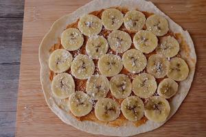 香蕉薄饼披萨的做法 步骤2