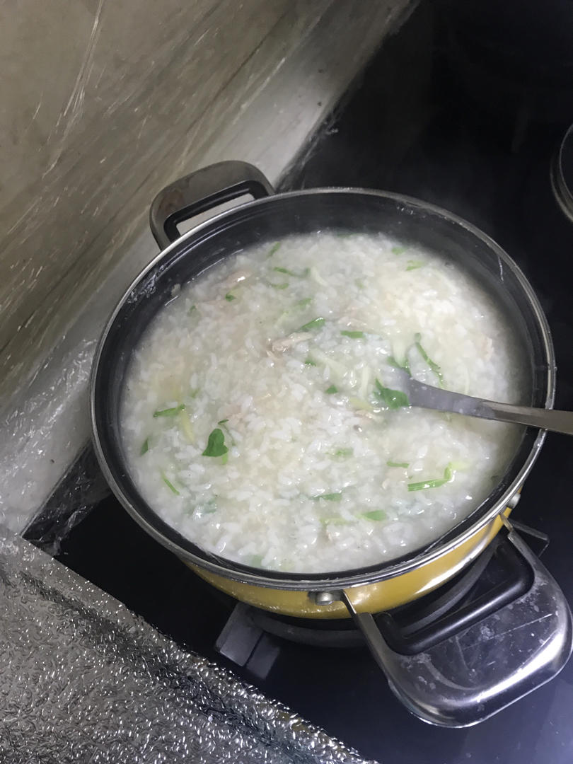妈妈们必学，简单美味又营养的青菜瘦肉粥