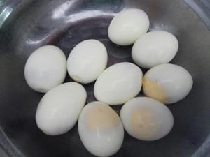 广式猪脚煲姜醋蛋的做法 步骤2