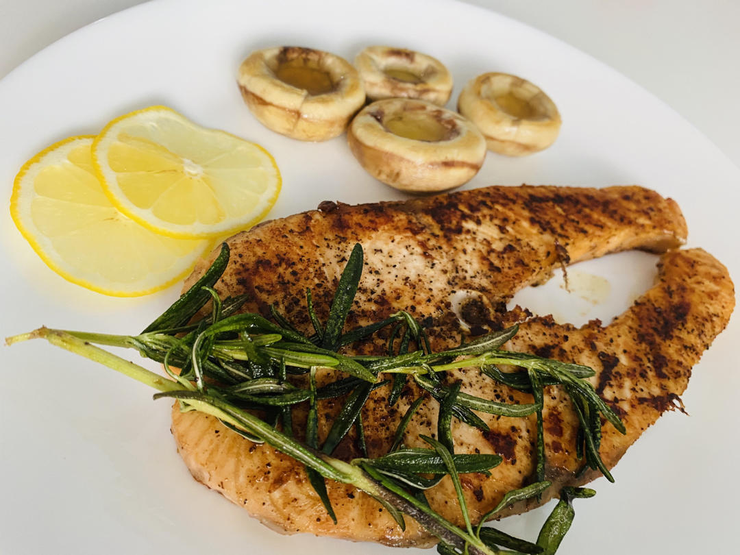 柠檬香煎三文鱼