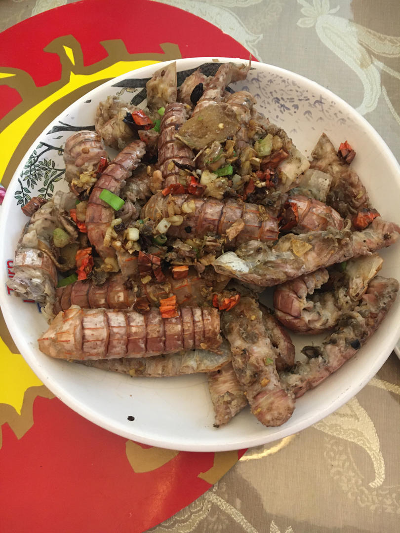 无油炸版的椒盐皮皮虾和巧拨虾壳的方法